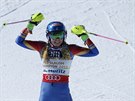 Spokojená Mikaela Shiffrinová v cíli slalomu na mistrovství svta ve Svatém...