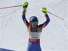 Spokojená Mikaela Shiffrinová v cíli slalomu na mistrovství svta ve Svatém...
