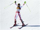 Rakouský lya Marcel Hirscher slaví triumf ve slalomu na MS ve Svatém Moici.