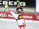 Rakouský lya Marcel Hirscher slaví triumf ve slalomu na MS ve Svatém Moici.
