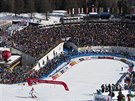 Rakouský lya Marcel Hirscher na trati slalomu na MS ve Svatém Moici.