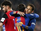Neymar a Lionel Messi v dresu Barcelony se radují z gólu druhého jmenovaného do...