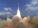 Start indické rakety, která vynesla na obnou dráhu 104 satelit.