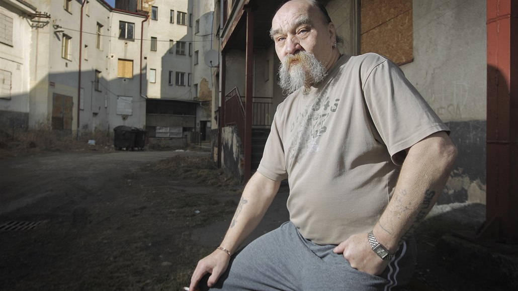 Miloslav Bílek žije v domě na Jateční ulici už od roku 1990. (15. února 2017)