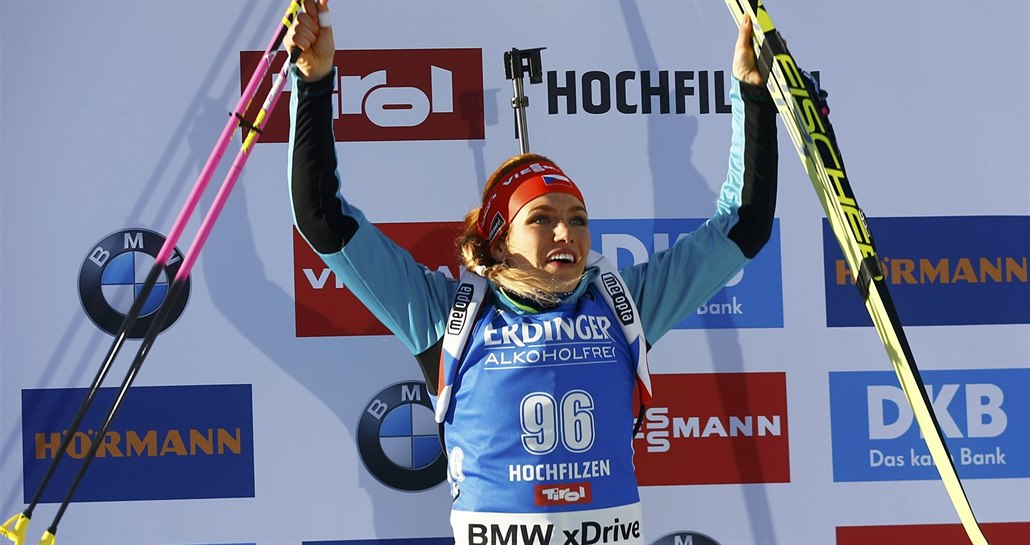 Česká biatlonistka Gabriela Koukalová se raduje z titulu mistryně světa ve...