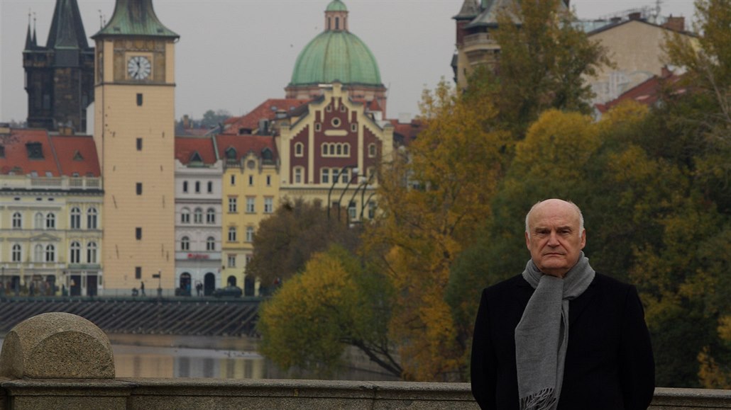 Rudolf Barta je autorem knihy Ru�i�ky v�ních hodin