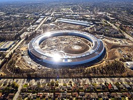 APPLE. V kalifornském Cupertinu by mla být na jae dokonena stavba nového...