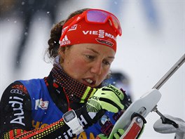 Německá biatlonistka Laura Dahlmeierová při nástřelu před závodem štafet na MS...