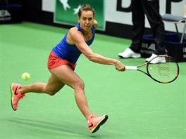 Barbora Strcov v utkn Fed Cupu proti Garbine Muguruzaov