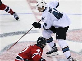 tonk San Jose Tom Hertl (v blm) v utkn proti New Jersey