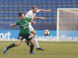 Jabloneck Martin Pospil (v zelenm) a Vlastimil Danek ze Slovcka v...