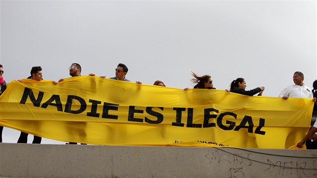 Protest proti stavb zdi na hranici Mexika a Spojench stt v pohraninm mst Ciudad Juarz (17. nora 2017)