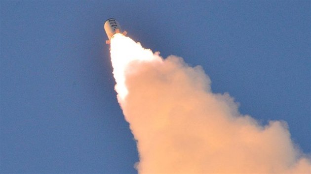 Test severokorejsk rakety stednho doletu Pukguksong-2 (13. nora 2017)