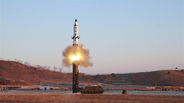 Test severokorejsk rakety stednho doletu Pukkuksong-2 (13. nora 2017)