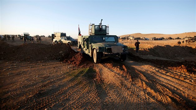 Irck jednotky se pipravuj k toku na zpadn polovinu Mosulu (19. nora 2017)