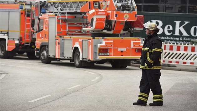 V Hamburku evakuovali letit kvli niku neznmho plynu (12. nora 2017)