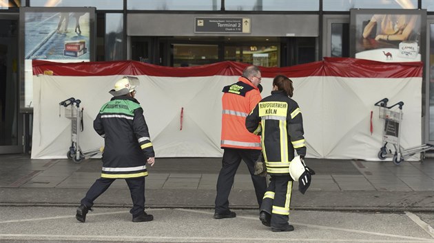 V Hamburku evakuovali letit kvli niku neznmho plynu (12. nora 2017)