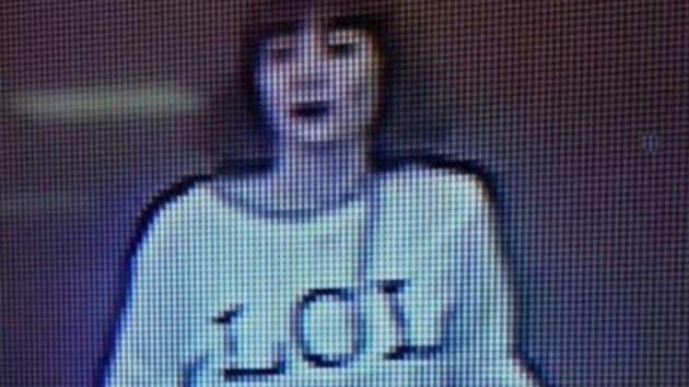 Kamery zachytily ženu, která je podezřelá z vraždy Kim Čong-nama (15. února 2017)