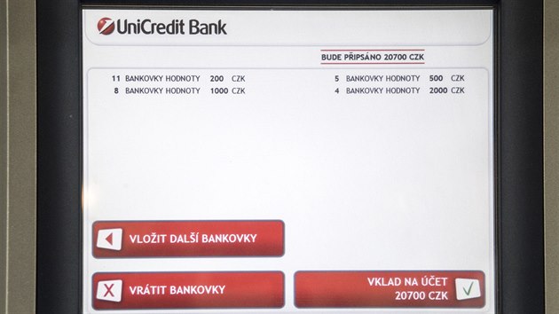 Vkladomat UniCredit Bank pijme najednou a  200 kus bankovek v celkov hodnot 300 tisc korun.