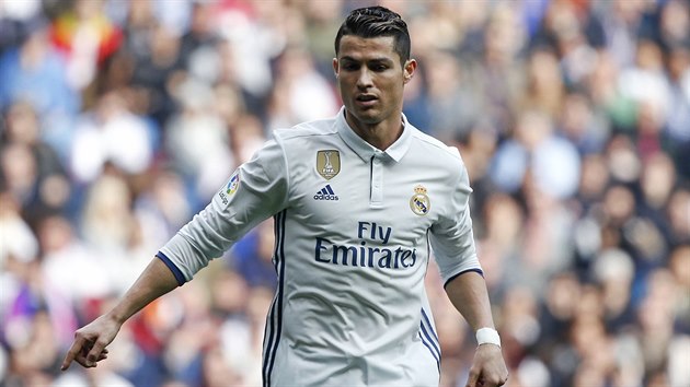 Hvzda Realu Madrid Cristiano Ronaldo pi utkn panlsk ligy proti Espaolu.