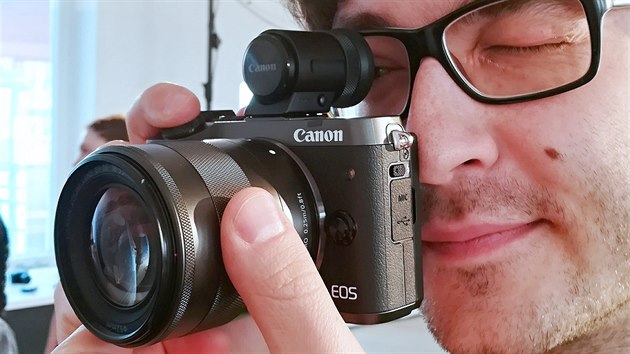 Canon pedstavil fotonovinky pro rok 2017. Zrcadlovky EOS 800D a 77D a bezzrcadlovku M6.