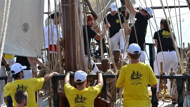 Plachetnice La Grace na zvodech Tall ship race.