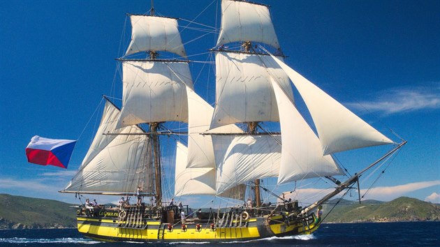 Plachetnice La Grace na z�vodech Tall ship race.