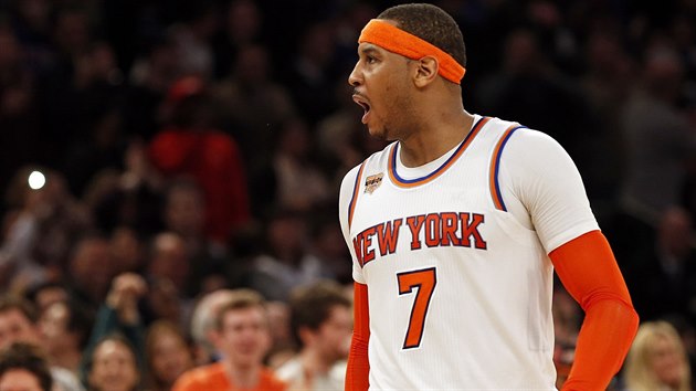 Carmelo Anthony z New Yorku v duelu se San Antoniem.