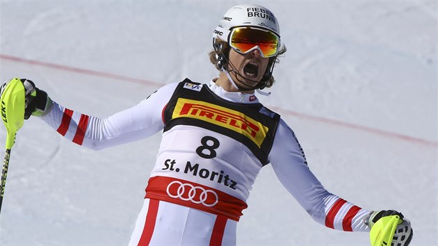 Rakousk lya  Manuel Feller v cli slalomu na mistrovstv svta ve Svatm Moici.