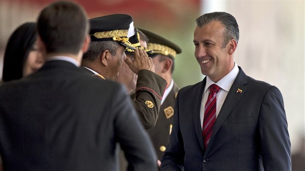 Venezuelsk viceprezident Tareck El Aissami bhem vojensk pehldky v Caracasu (1. nora 2017).