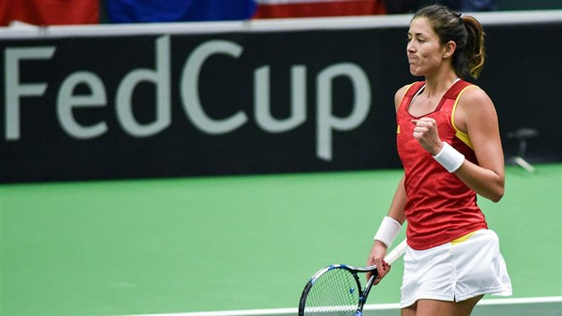 panlsk tenistka Garbine Muguruzaov a jej radost v utkn Fed Cupu proti Barboe Strcov