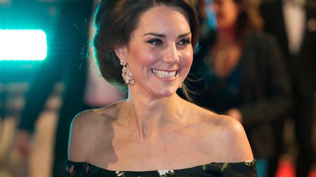 Vévodkyn Kate na udílení cen BAFTA (Londýn, 12. února 2017)