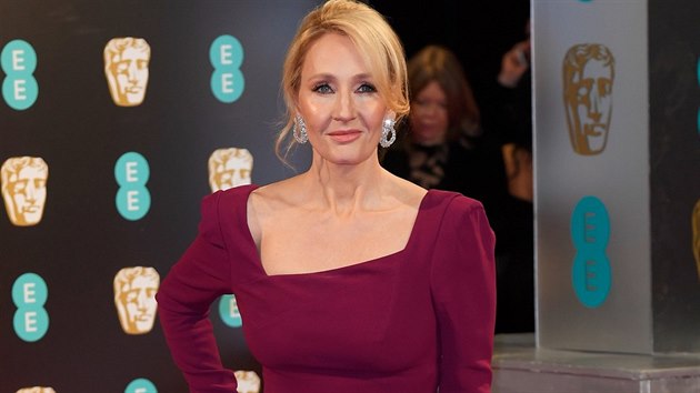 J. K. Rowlingová na udílení cen BAFTA (Londýn, 12. února 2017)