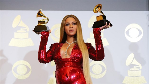 Těhotná na udílení cen Grammy (Los Angeles, 12. února 2017)