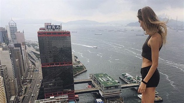 Angela Nikolau se proslavila fotkami z vrcholk mrakodrap.