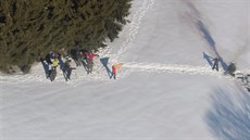 Piloti v Kru�ných horách cvi�ili, jak p�e�ít v zimní krajin� po havárii...