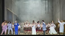 Scéna z Donizettiho Poprasku v opee, který se hraje ve Stavovském divadle