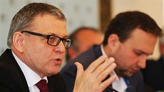 Ministr zahranií Lubomír Zaorálek pednáí na konferenci eský národní zájem...