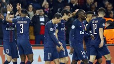 Fotbalisté pařížského St. Germain slaví druhou trefu v zápase s Barcelonou v...