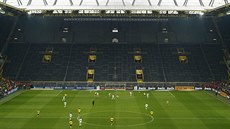 PRÁZDNÁ JINÍ TRIBUNA. Tradiní kotel, který hlasit podporuje Dortmund v...