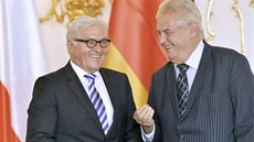 Frank-Walter Steinmeier ve funkci ministra zahranií s prezidentem Miloem...