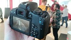Nová zrcadlovka Canon 800D..