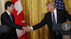 Kanadský premiér Justin Trudeau a americký prezident Donald Trump na tiskové...