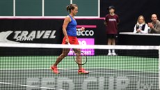 ZAATÁ PST. Barbora Strýcová v utkání Fed Cupu proti Lae Arruabarrenové