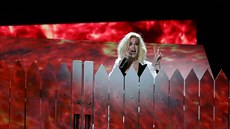 Vystoupení Metalliky a Lady Gaga poznamenal výpadek mikrofonu.