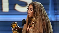 Beyoncé s cenou za nejlepí urban album (Grammy Awards, Los Angeles, 12. února...