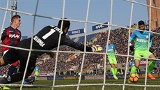 DO PRÁZDNÉ. Střídající Gabriel rozhodl o vítězství Interu na hřišti Boloni...