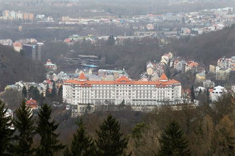 Karlovarský hotel Imperial pi pohledu z Vítkovy hory.