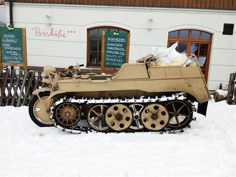 SdKfz 2 je tak znm jako Kleines Kettenkraftrad HK 101 nebo Kettenkrad. Lehk...