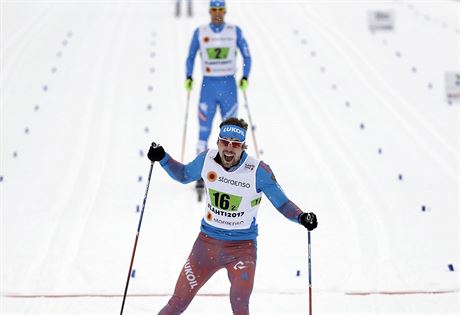 Ruský lya Sergej Usugov slaví, na MS ovládl spolu s Nikitou Krjukovem sprint...